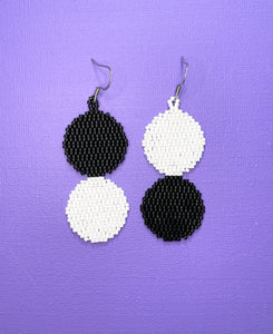 Black & White Stacked Circles